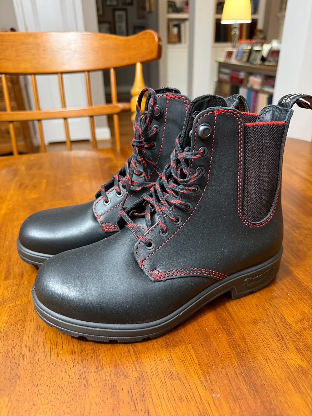 Brand New Blundstone Australia Leather Boots Women’s Size 6.5 Medium MSRP $209
